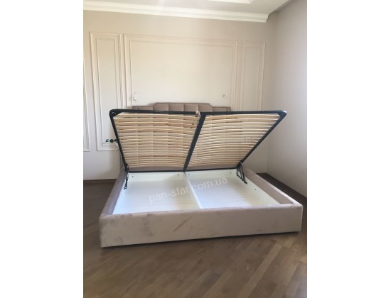 Мягкая двуспальная кровать  Белла