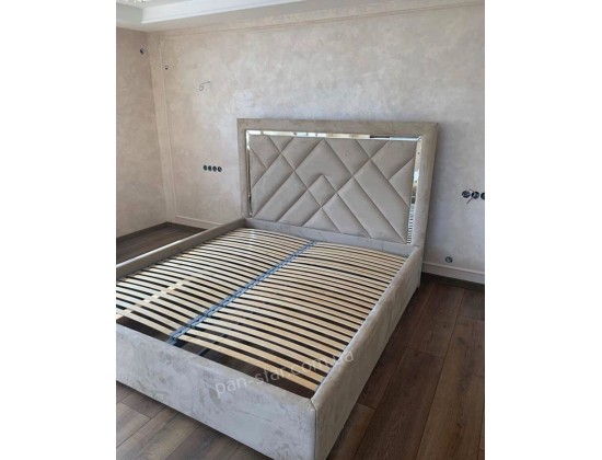 Мягкая двуспальная кровать Бруно