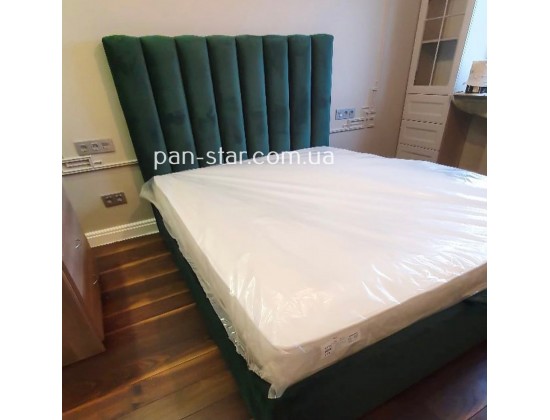 Мягкая двуспальная кровать  Мантелла