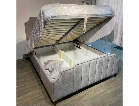 Мягкая двуспальная кровать Моника