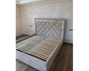 Мягкая двуспальная кровать Бруно