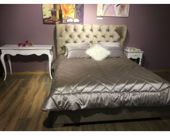 Мягкая двуспальная кровать Laura